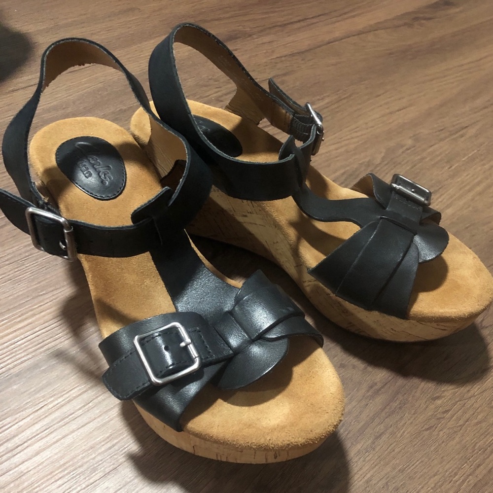 Clarks Artisan Womens, Size 8 Wedges, black/tan